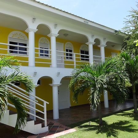 Hotel Casa Amarilla ปุนตาชาเม ภายนอก รูปภาพ