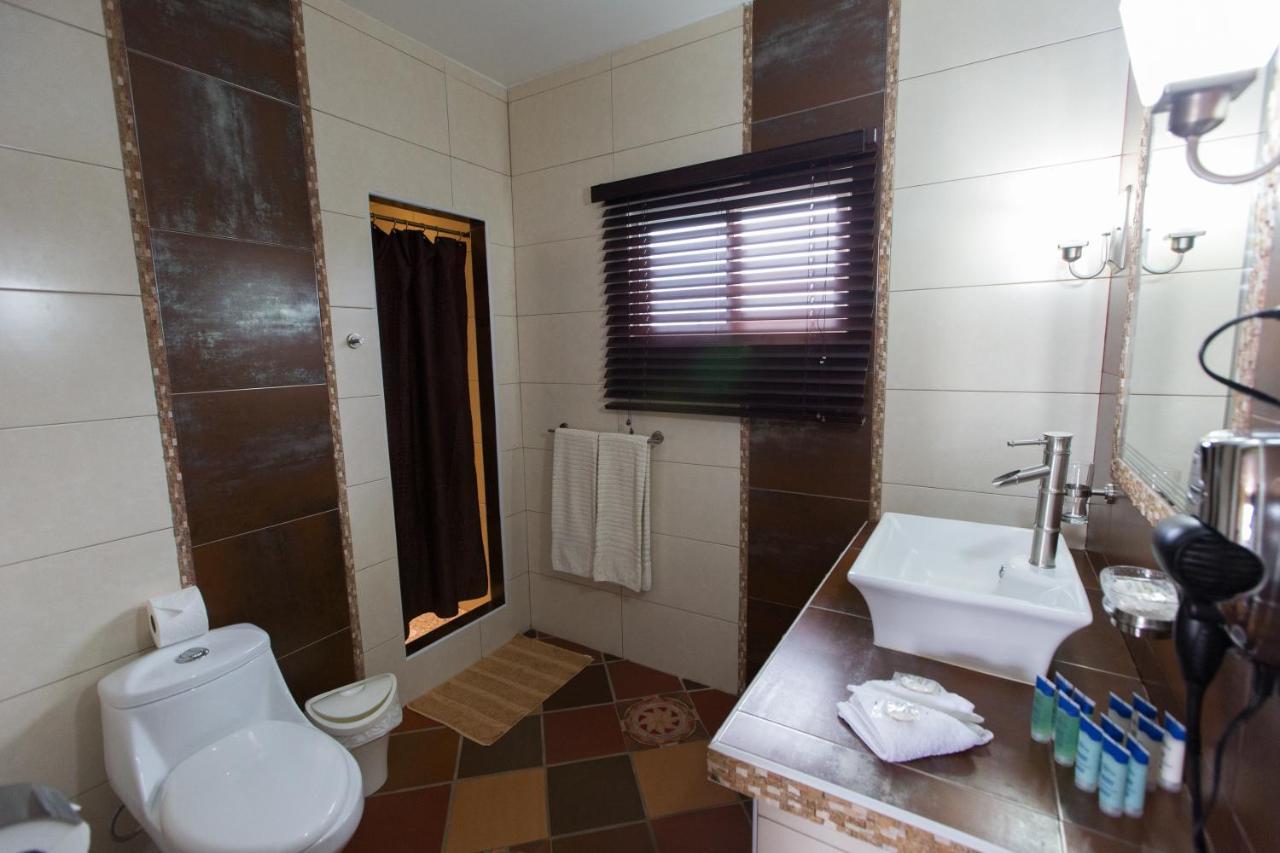 Hotel Casa Amarilla ปุนตาชาเม ภายนอก รูปภาพ