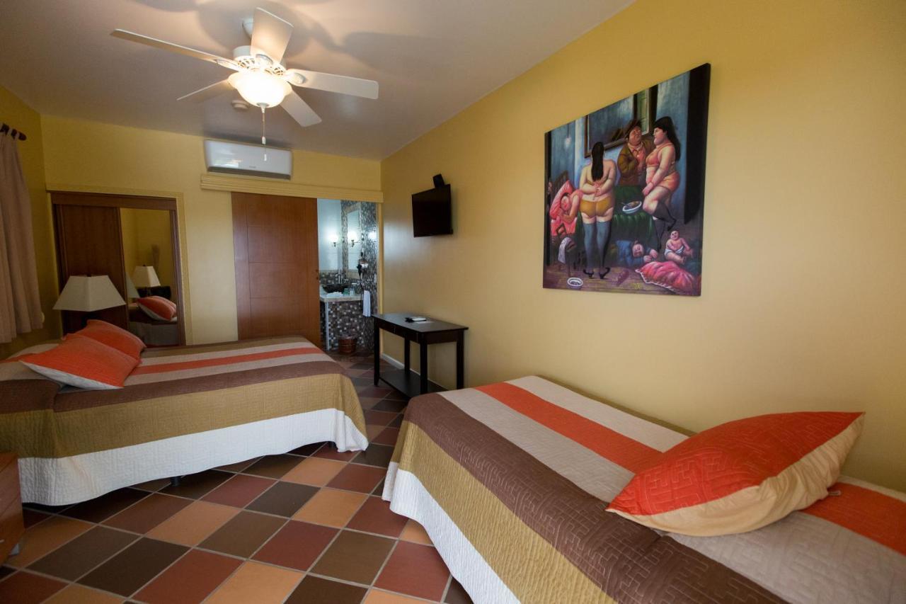 Hotel Casa Amarilla ปุนตาชาเม ภายนอก รูปภาพ