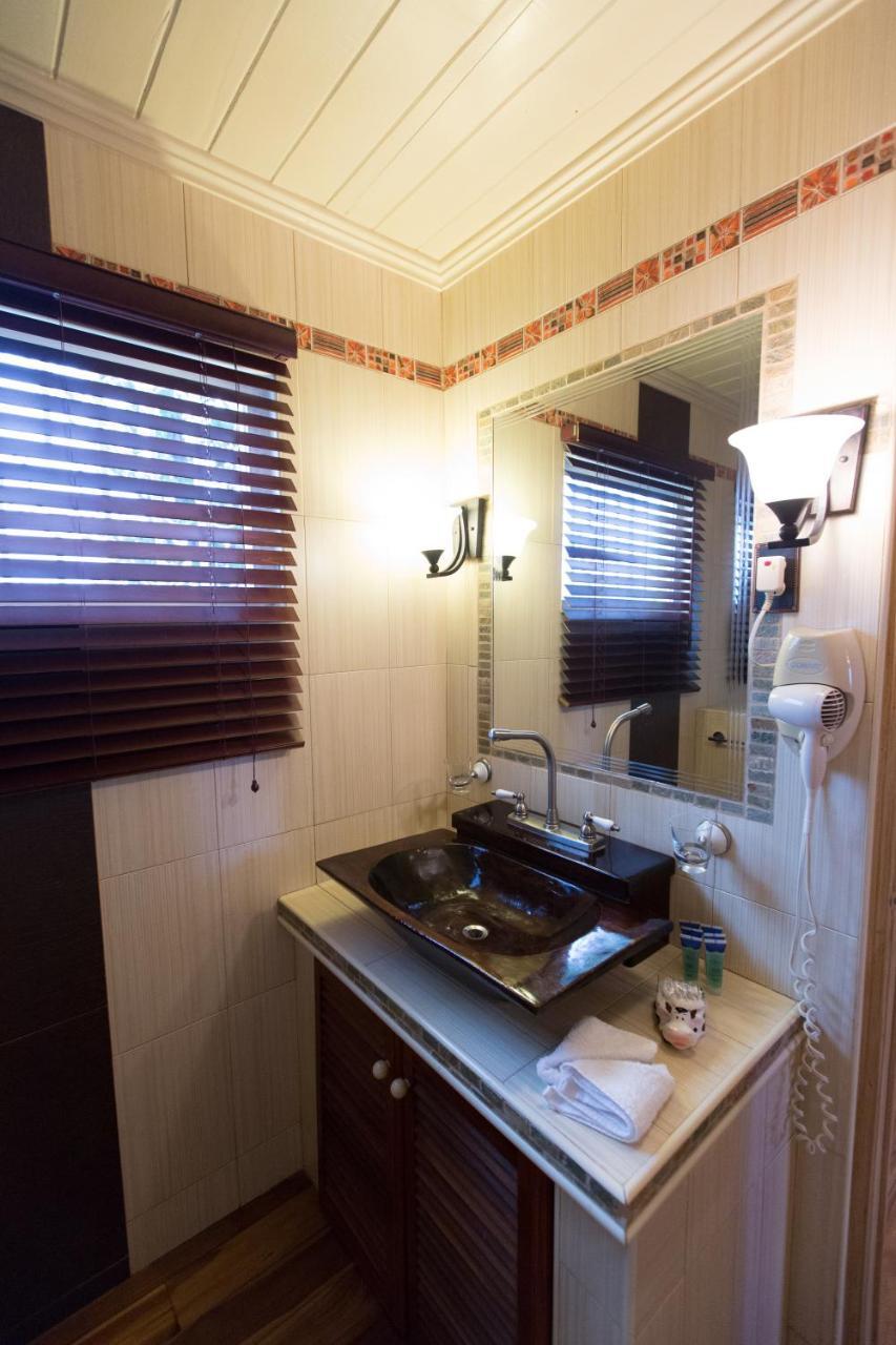 Hotel Casa Amarilla ปุนตาชาเม ภายนอก รูปภาพ
